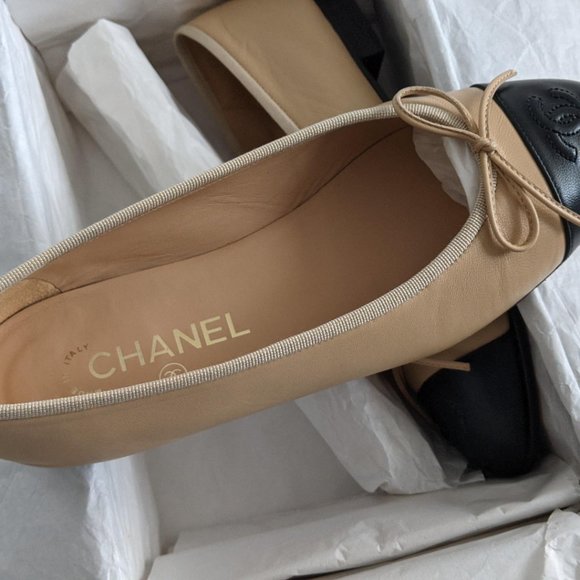 CHANEL Ballerinas in leather - Picture 7 of 12